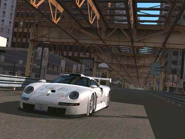 Capture d'écran de Project Gotham Racing 2 avec une voiture blanche