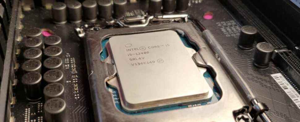 Intel répond au problème d'inclinaison du processeur d'Alder Lake
