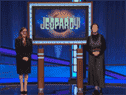 L'animatrice Mayim Bialik et la tutrice torontoise Mattea Roach, qui ont gagné sur Jeopardy!  le mardi soir.