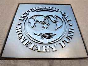 Le Fonds monétaire international a réduit mardi ses prévisions de croissance économique mondiale de près d'un point de pourcentage