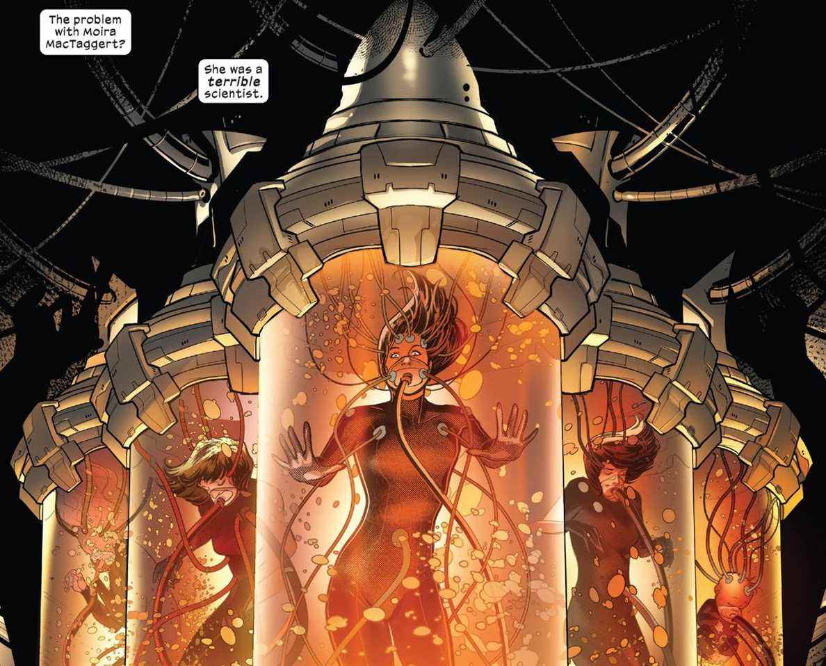 Cinq cuves de prison pleines de liquide contiennent cinq clones vivants de Moira McTaggert dans l'antre de Mister Sinister dans Immortal X-Men # 1 (2022). 