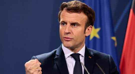 Le leader français Emmanuel Macron est réélu selon les projections des bureaux de vote