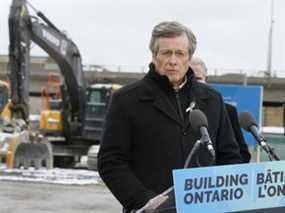 Le maire de Toronto, John Tory, prend la parole lors d'une conférence de presse le 27 mars 2022 sur la construction de la nouvelle ligne de métro de l'Ontario.