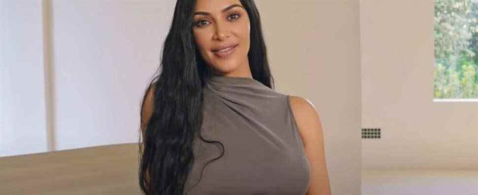 L'intrigue s'épaissit alors qu'un journaliste de magazine répond à la propre clarification de Kim Kardashian sur les femmes dans les affaires