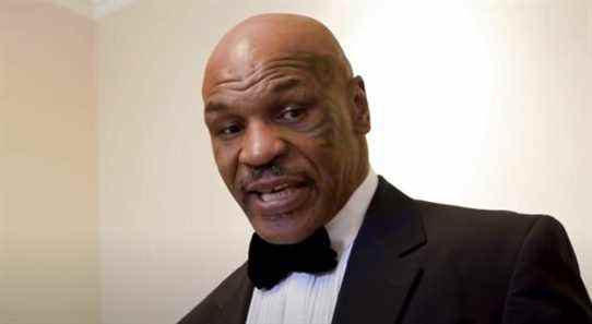 Mike Tyson aurait frappé quelqu'un dans un avion après que le gars n'arrête pas de le déranger