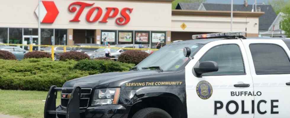 10 morts dans une fusillade de masse au supermarché Buffalo, un suspect interpellé