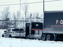 La police intercepte une arrivée anticipée à la manifestation des camionneurs contre la COVID-19 à Ottawa, le 27 janvier 2022.