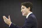 Le premier ministre Justin Trudeau prend la parole lors d'une conférence de presse au Stellantis Automotive Research and Development Centre à Windsor, en Ontario.  le lundi 2 mai 2022.  