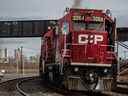 Canadian Pacific Railway Ltd. s'attend à ce que le resserrement de l'approvisionnement en céréales canadiennes continue de poser un problème pour le chemin de fer au cours du troisième trimestre.