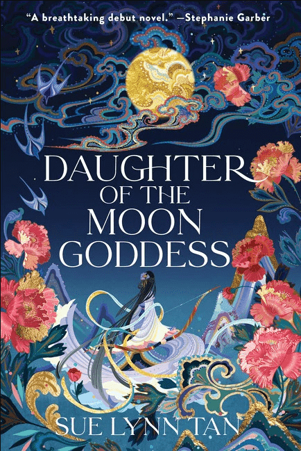 La couverture de Daughter of the Moon Goddess de Sue Lyn Tann, avec un fond bleu, des fleurs, une silhouette en robe et la lune.
