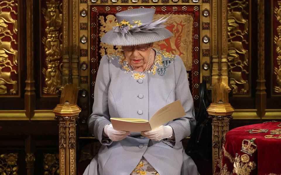 La reine lors de l'ouverture officielle du Parlement l'année dernière.  Des changements seront apportés cette année pour s'assurer qu'elle puisse assister et prononcer son discours - Chris Jackson/PA Wire