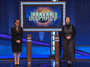 L'animatrice Mayim Bialik et la tutrice torontoise Mattea Roach, qui ont gagné sur Jeopardy!  encore lundi soir.