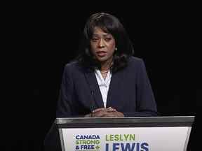La candidate Leslyn Lewis lors du premier débat à la direction des conservateurs, à Ottawa, le 5 mai 2022.