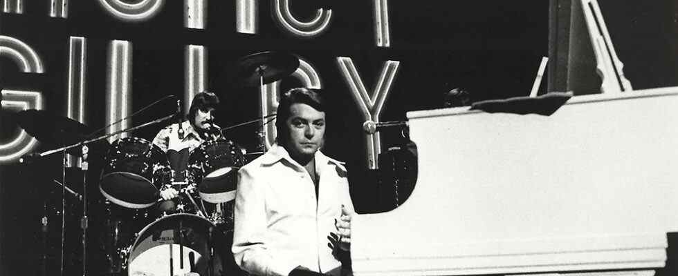 Mickey Gilley était un musicien consommé qui a déclenché l'engouement pour le « cow-boy urbain » des années 1980 (appréciation).