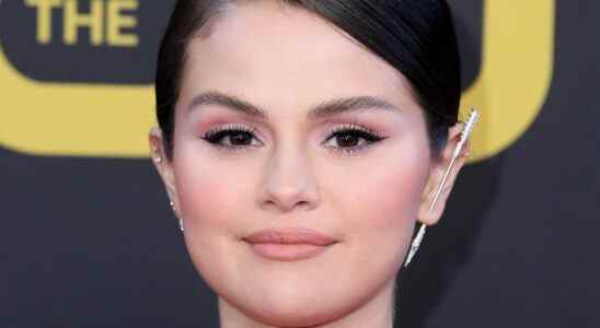 Selena Gomez va assassiner le premier concert d'hébergement SNL