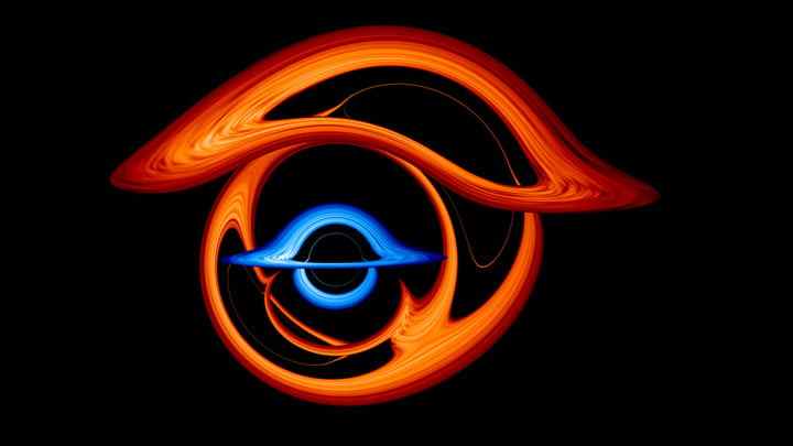 Cette image montre la vue déformée d'un plus grand trou noir supermassif (rouge) lorsqu'il passe presque directement derrière un trou noir compagnon (bleu) avec la moitié de sa masse.  La gravité du trou noir au premier plan transforme son partenaire en une collection surréaliste d'arcs. 