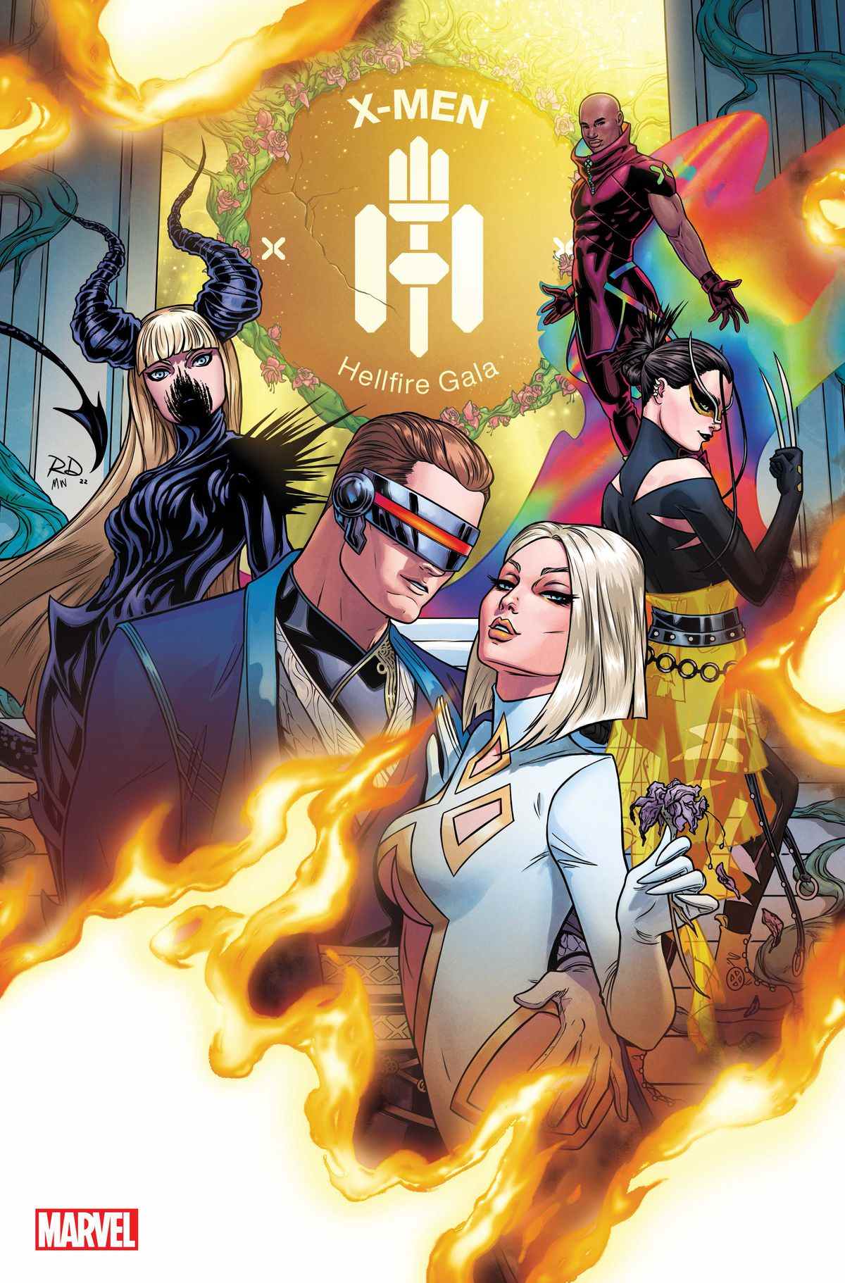 Cyclope et Emma Frost posent à la mode sur la couverture du X-Men : Hellfire Gala #1 (2022).  Derrière eux, Wolverine (Laura Kinney), Magik et Synch posent également. 