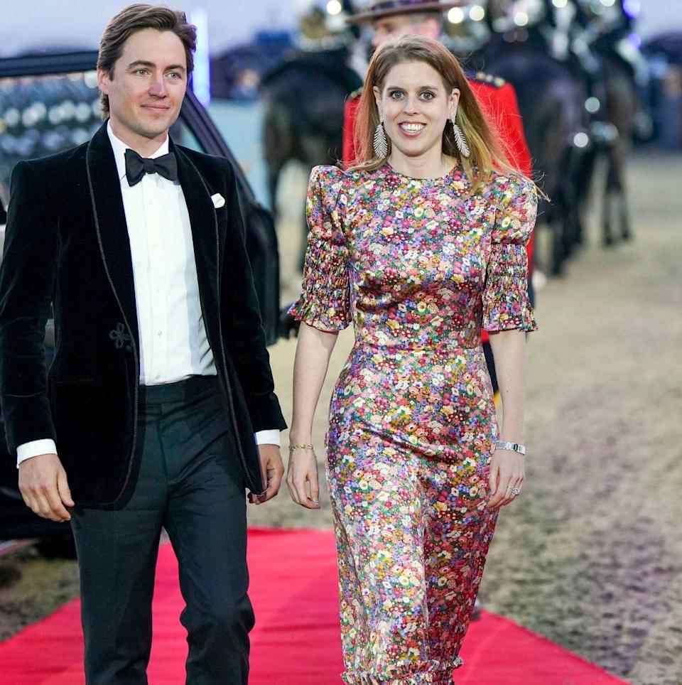 La princesse Béatrice arrive avec son mari Edoardo Mapelli Mozzi – Steve Parsons/PA