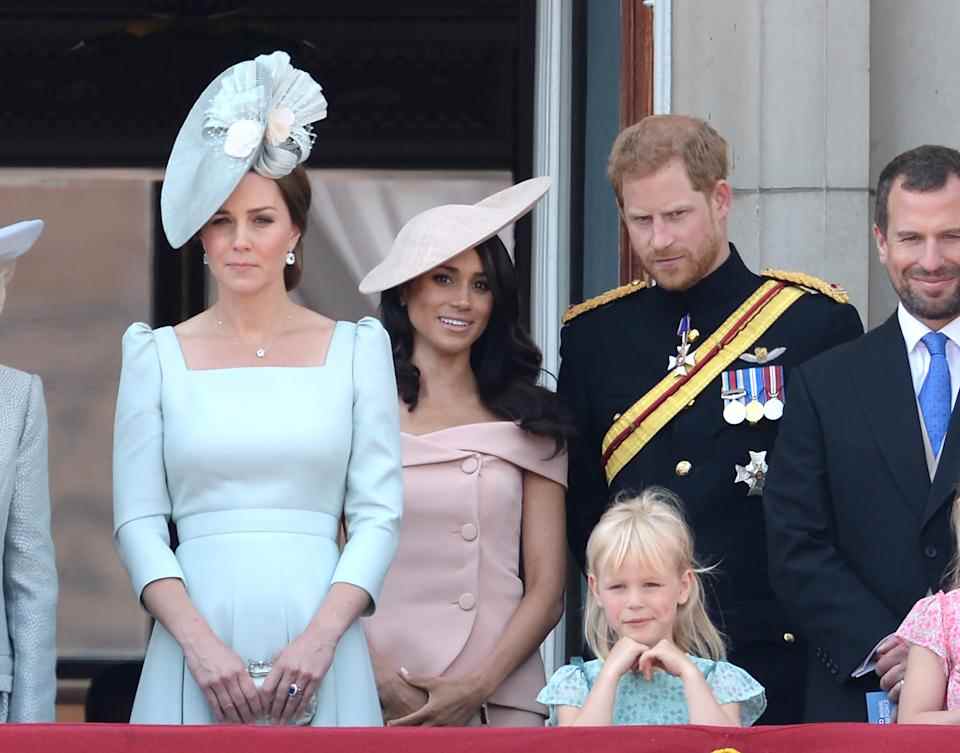 Le prince Harry, Meghan duchesse de Sussex et Catherine duchesse de Cambridge sur le balcon du palais de Buckingham à Trooping The Colour, Londres.  Le crédit photo doit se lire : Doug Peters/EMPICS