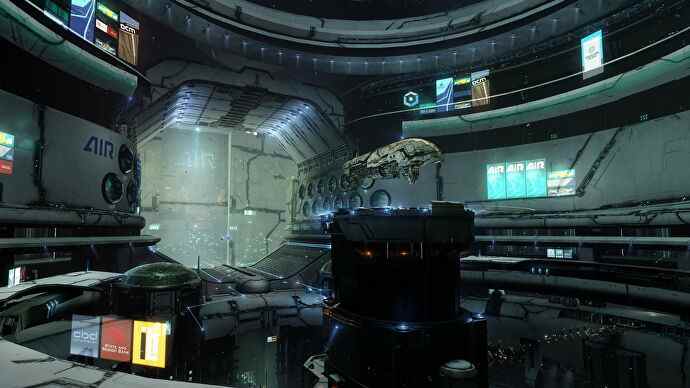 Un hangar aérien avec un vaisseau spatial volant à travers le centre dans Eve Online