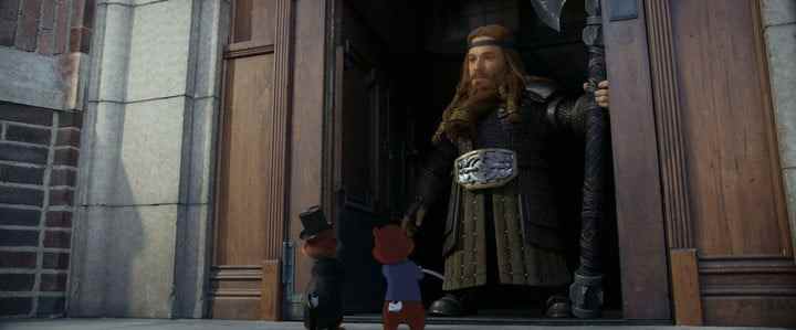 Chip et Dale se tiennent devant une porte où un nain barbu avec une hache les regarde dans une scène de Chip 'n Dale: Rescue Rangers.