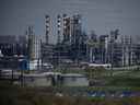 La raffinerie de pétrole de Moscou du producteur de pétrole russe Gazprom Neft.
