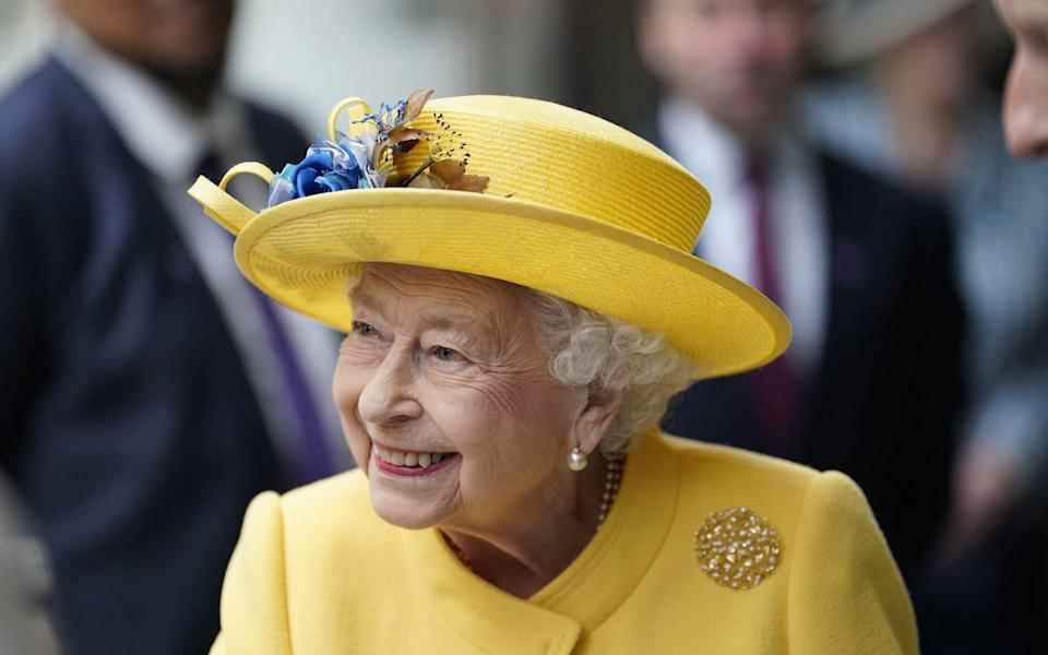 Queen tout sourire alors qu'elle ouvre officiellement la Crossrail Elizabeth Line à Londres - Andrew Matthews / PA