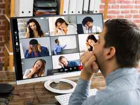 De nombreux employés de bureau se plaignent de la fatigue des réunions virtuelles.