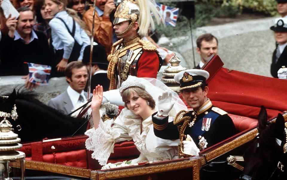 Diana portait le diadème lorsqu'elle a épousé le prince Charles en 1981 - PA Wire