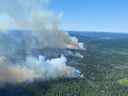 Un feu de forêt au sud-ouest du lac Deka, en Colombie-Britannique, le 2 juillet 2021.