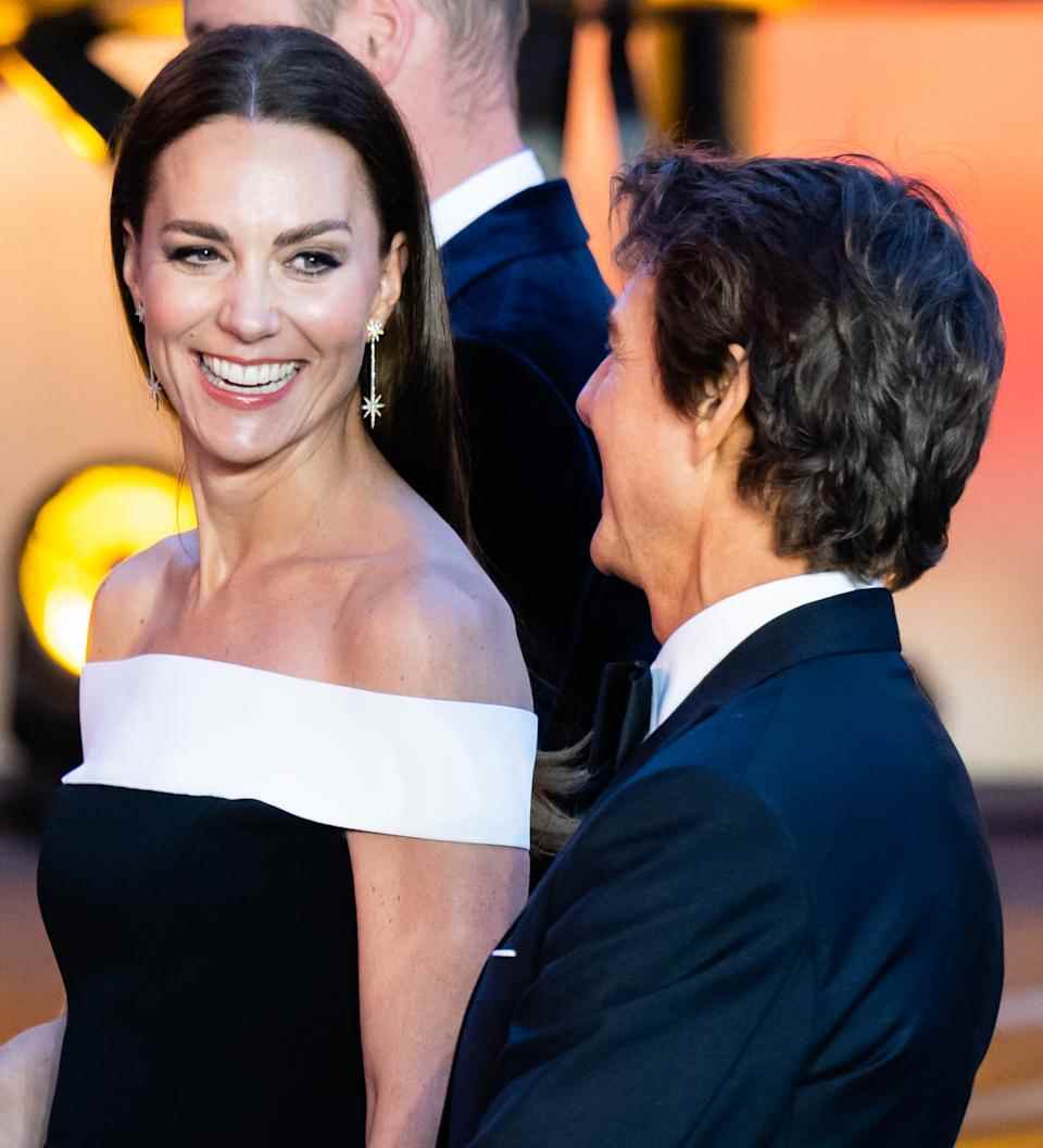 La duchesse de Cambridge et Tom Cruise ont partagé un rire sur le Top Gun: Mavertick Royal Film Performance.  (Getty Images)
