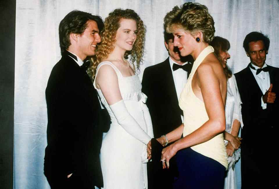 GRANDE-BRETAGNE - 30 JUILLET : Diana, princesse de Galles rencontre les acteurs Tom Cruise et Nicole Kidman lors de la première de 