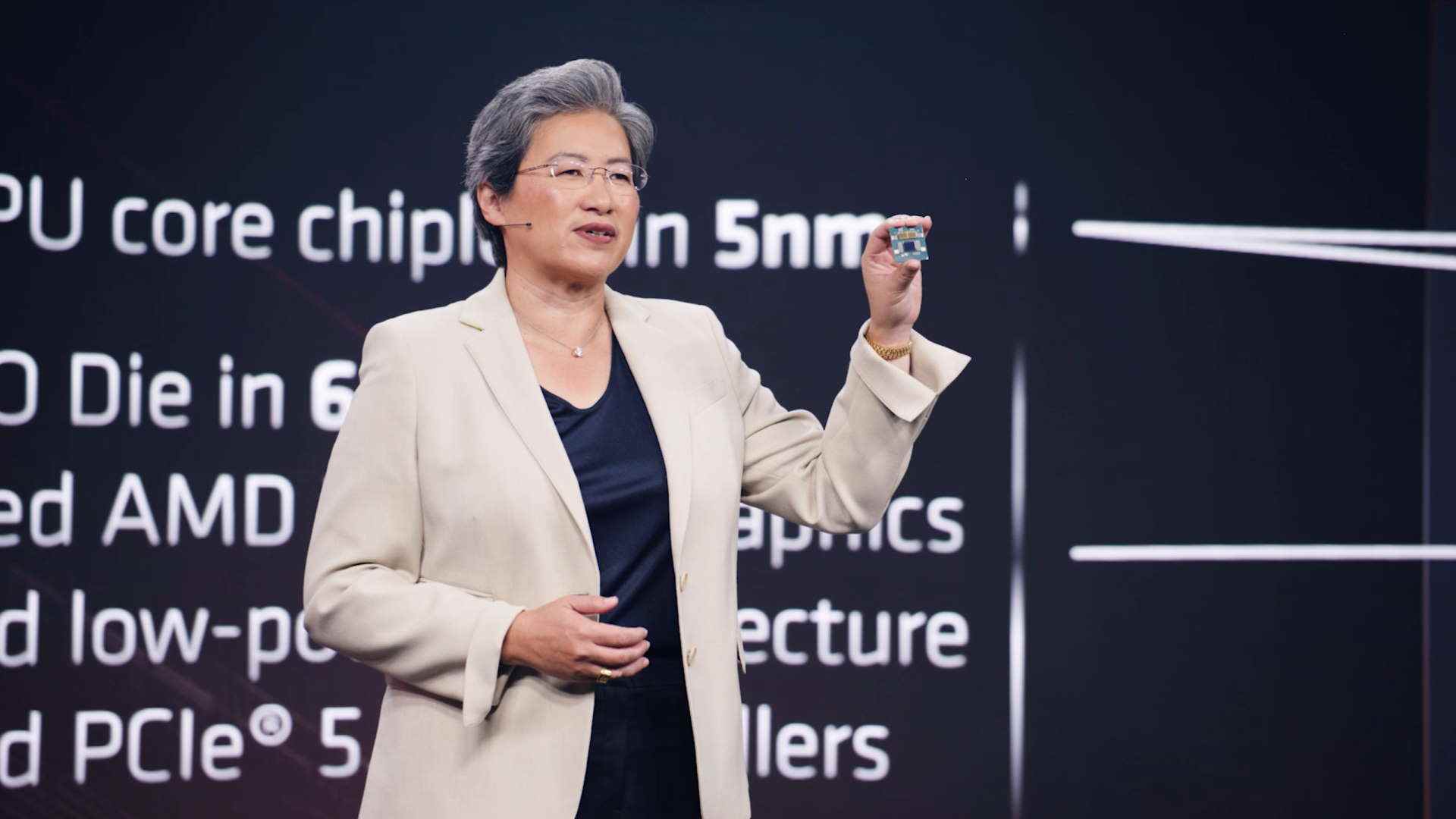 Le PDG d'AMD, le Dr Lisa Su, présente les nouveaux processeurs Ryzen de la série 7000