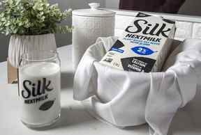 Le Next Milk de Danone, un produit végétal dont on dit qu'il est si proche du lait de vache qu'on le boit volontiers au verre.