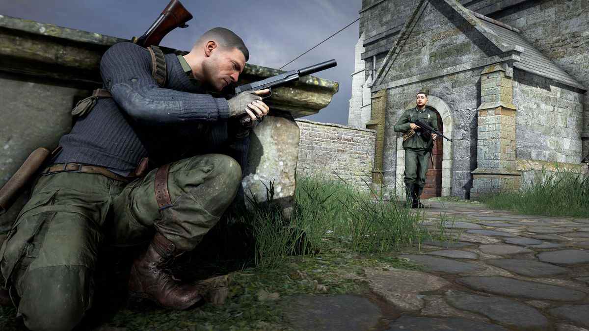 Karl s'approche d'un soldat nazi dans Sniper Elite 5 