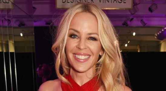 Kylie Minogue révèle pourquoi elle a été persuadée de retourner dans Neighbours