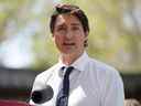 Jusqu'à présent, le premier ministre Justin Trudeau a à peine levé le petit doigt.  Son gouvernement libéral a été sur la pointe des pieds autour du premier ministre François Legault, faisant timidement semblant de défendre les droits des minorités, écrit Allison Hanes.