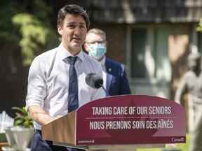 Le premier ministre Justin Trudeau prend la parole lors d'un événement médiatique au St. Ann's Senior Citizens' Village à Saskatoon, le mercredi 25 mai 2022.