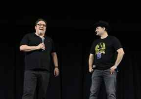 Jon Favreau et Dave Filoni vus à Star Wars Celebration à Anaheim, en Californie.
