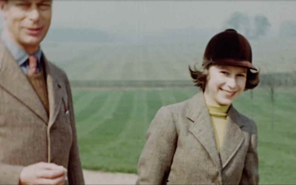 La reine Elizabeth II en tant que jeune princesse sur le domaine de Windsor en 1939