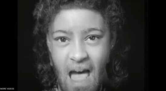 Bien avant que "The Heart Part 5" de Kendrick Lamar, la vidéo "Cry" de Godley & Creme ne perfectionne le visage Morph - avec la technologie analogique Les plus populaires doivent être lus