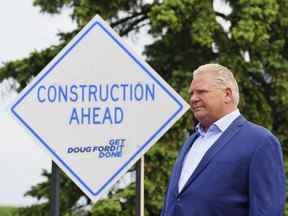 Le chef conservateur Doug Ford fait un arrêt de campagne à Ottawa le lundi 30 mai 2022.