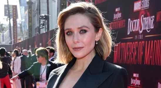 Elizabeth Olsen, star de "Doctor Strange 2", explique comment Scarlett Johansson lui a appris à devenir un super-héros