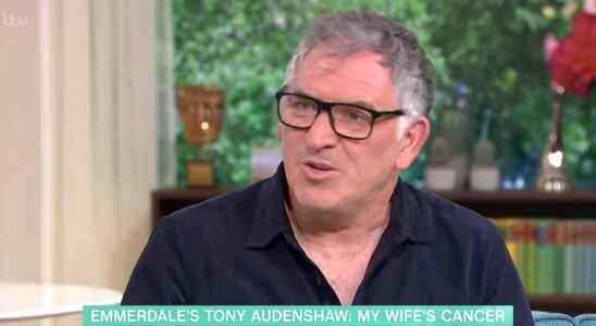 La star d'Emmerdale, Tony Audenshaw, revient sur la bataille contre le cancer de sa défunte épouse
