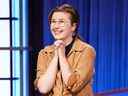 La canadienne Mattea Roach apparaît dans un épisode de Jeopardy!  dans une photo à distribuer.  
