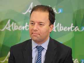 L'ancien ministre de la Justice de l'Alberta, Jonathan Denis.