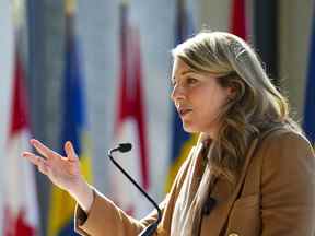 La ministre des Affaires étrangères Melanie Joly lors d'une rencontre avec la ministre suédoise des Affaires étrangères Anne Linde, non montrée, à Ottawa, le jeudi 5 mai 2022.