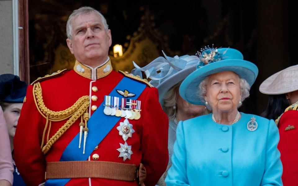 Le duc d'York et la reine lors de la parade de la couleur en 2018. Le prince Andrew a accepté de ne plus utiliser son titre de RHS à titre officiel - Mark Cuthbert 