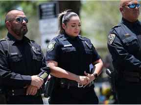Le ministère de la Sécurité publique du Texas organise un point de presse quelques jours après une fusillade de masse à la Robb Elementary School à Uvalde, Texas, États-Unis, le 26 mai 2022. Photo prise le 26 mai 2022.