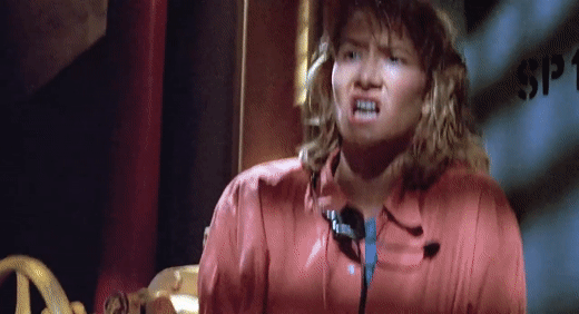 Laura Dern est surprise par la main désincarnée de Samuel L. Jackson dans Jurassic Park.